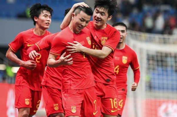 陶强龙侧身凌空斩破门 浙江3-2力克海牛