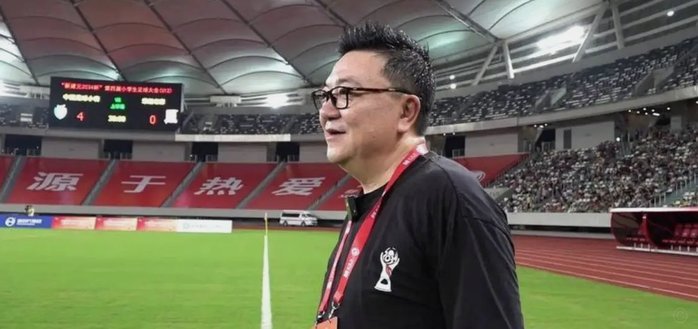 董路：“亚洲人不适合足球”，争议言论背后藏着什么？