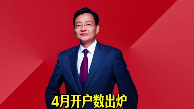 目前的情况，李霄鹏较为合适