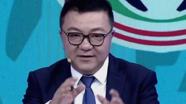 董路深夜直播怒斥主持人