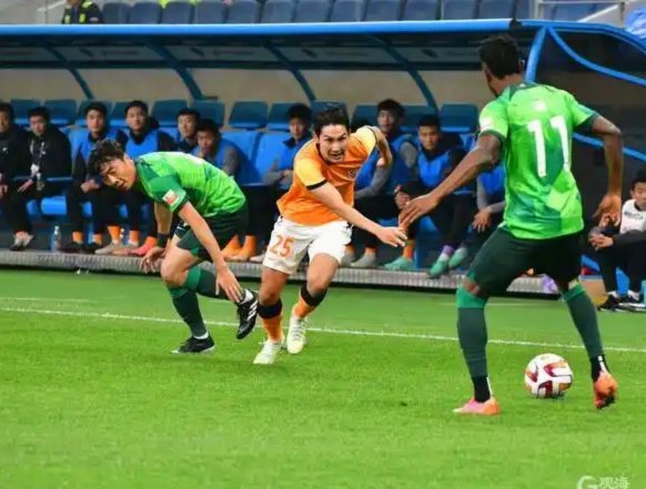 打破僵局，彭欣力反越位推射破门！西海岸1-0海牛